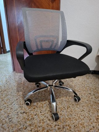 Silla de escritorio negra y gris