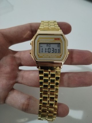 Elegant Digital Watch – Gold Tone