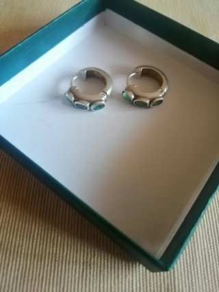 Pendientes de plata con piedras verdes