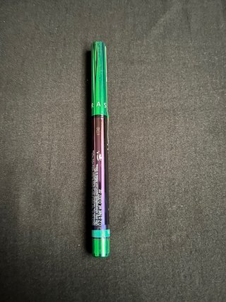 Delineador de ojos viral marca Sephora color verde