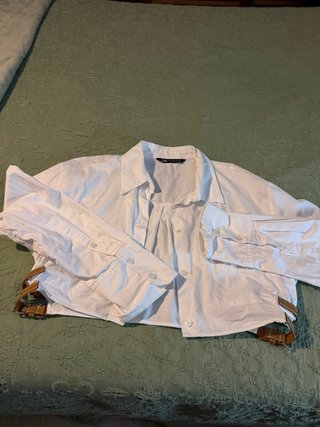 Camisa Blanca Zara con Hebillas