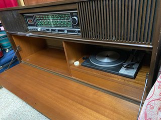 Radio-tocadiscos vintage Grundig