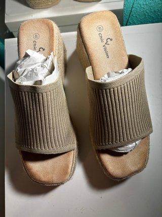 Sandalias de cuña Chic Vision beige