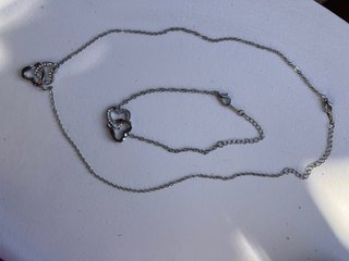 Conjunto de Colgante y Pulsera