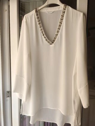 Camisa Blanca con Adorno en Cuello Talla 44