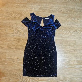 Vestido de terciopelo azul Zara