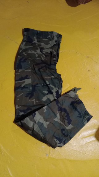Pantalón Y guerrera de Camuflaje Talla L , 3-N