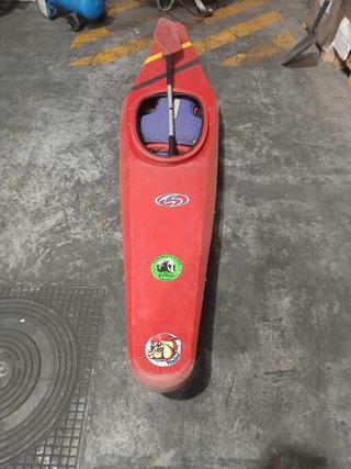 Tres piraguas Rojas con Dos Remos