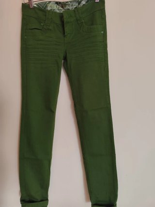 Pantalón vaquero largo verde mujer