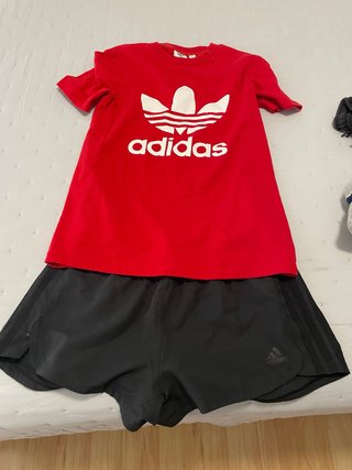 Conjunto Adidas Camiseta Roja y Pantalón Negro
