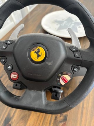 Volante Thrustmaster Ferrari para PC