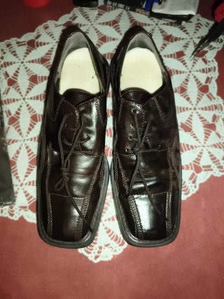 Zapatos de hombre marrones con cordones