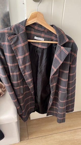 Americana de cuadros gris