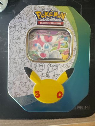 Lata Pokémon 25 Aniversario Sylveon