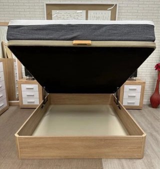 Offerta totale su set di divani letto + materassi o separatamente in liquidazione!