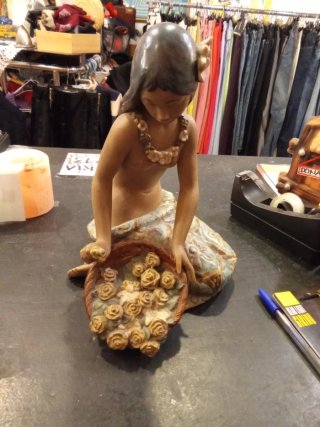 Figura Mujer Hawaii Lladró