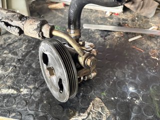 Bomba de dirección Mitsubishi L200