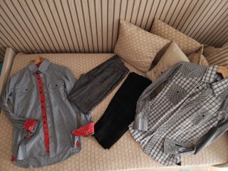 Lote de 2 camisas y 2 pantalones de hombre