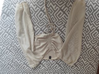 Camisa beige y verde de manga larga