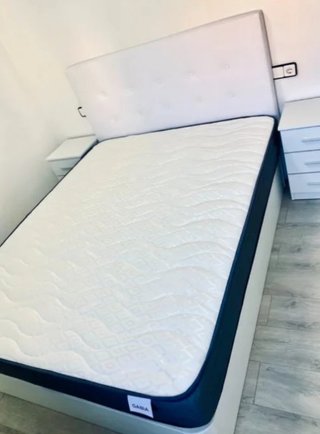 Offerta totale su set di divani letto + materassi o separatamente in liquidazione!