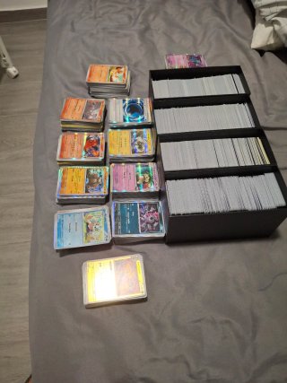 Unas 3500 cartas pokemon en Español y 350 japones.