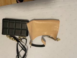 Set de 2 Bolsos de Mano 5 € los dos