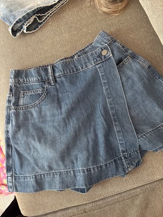 Pantalón corto tipo falda vaquero