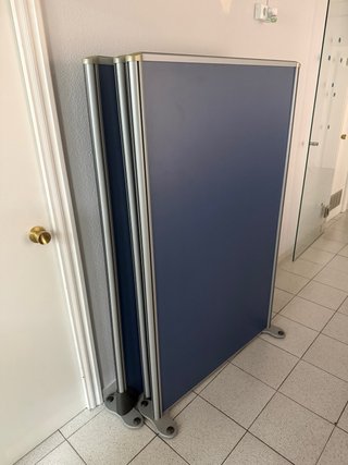 Separador de oficinas azul