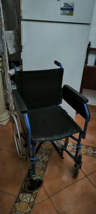 Sillas de ruedas con posa pies