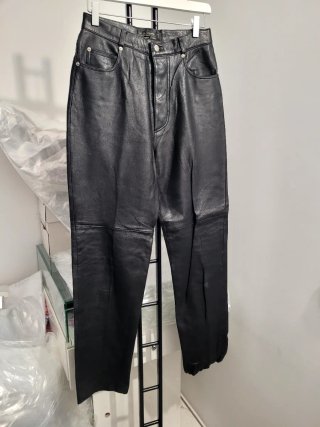 Pantalones de cuero negro