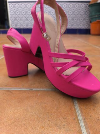 Sandalias de tacón rosa