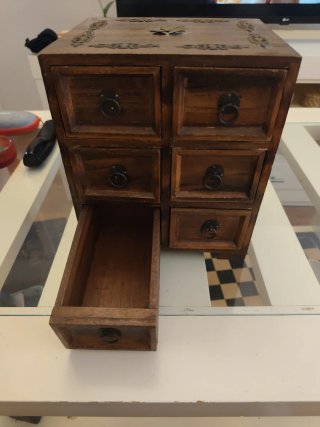 Joyero de Madera con Cajones