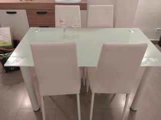Conjunto de Comedor: Mesa y 4 Sillas