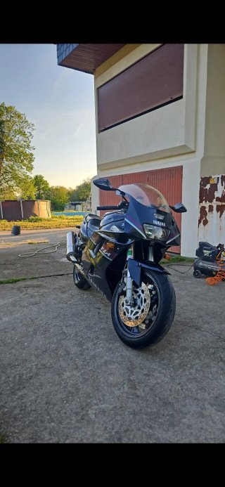 Yamaha FZR 1000