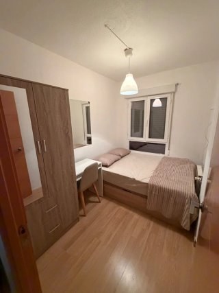 Se alquila habitación