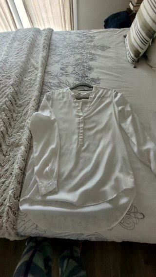 Blusa blanca de manga larga