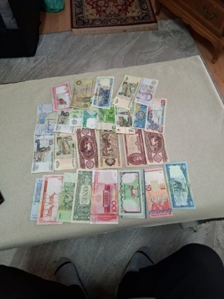 Colección de 24 Billetes Extranjeros