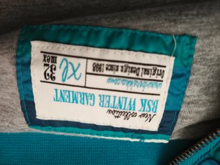 Chubasquero Bershka Turquesa  a rayasTalla XL