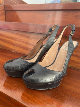 Zapatos Peep Toes Negros Uterqüe