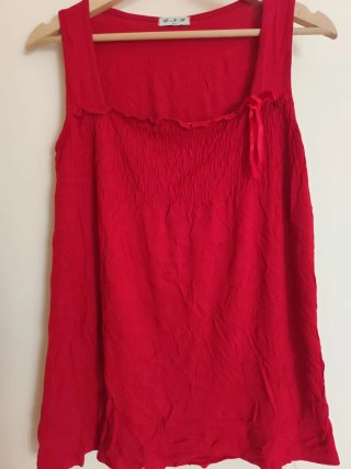 Camiseta roja de tirantes mujer