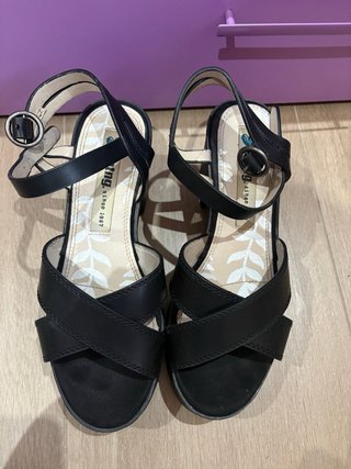 Sandalias de tacón negras Pikolinos