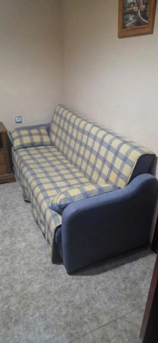 Sofá cama con funda estampada