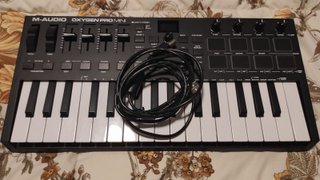 Teclado Controlador MIDI M-Audio Oxygen Pro Mini