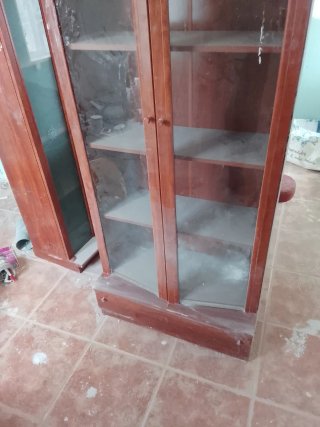 Se regala Vitrinas de madera y cristal en Ávila