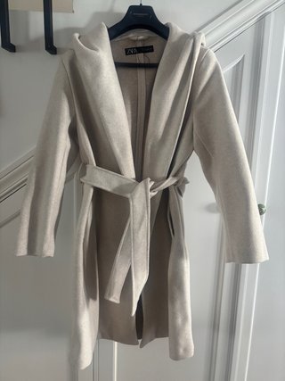 Abrigo Zara Blanco Crema con Cinturón