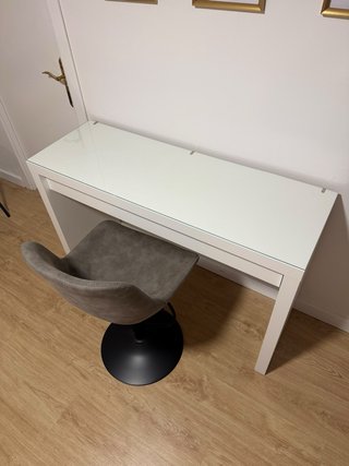 Tocador con Silla de Maquillaje