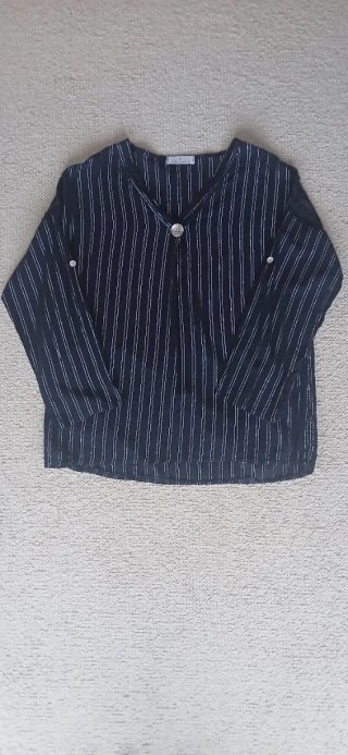 Blusa negra con rayas blancas