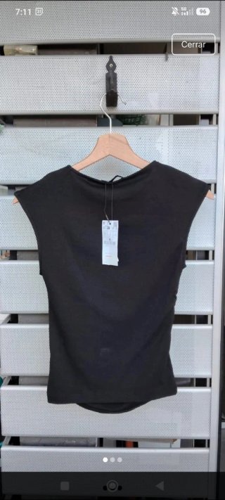 Camiseta negra sin mangas Stradivarius