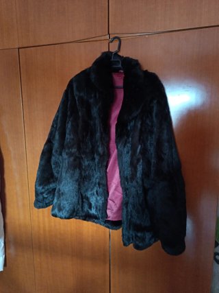 Chaquetón de pelo negro