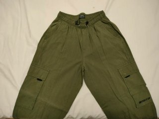 Pantalón Cargo Verde Bershka Talla S